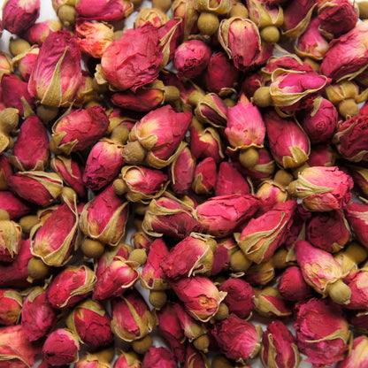 Red Rose Buds & Petals